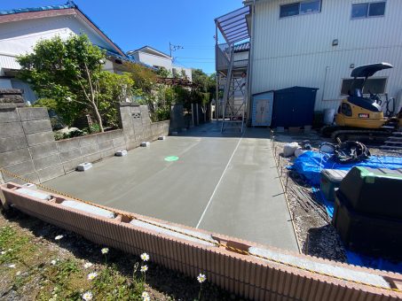 葉山 外構工事施工中 コンクリート