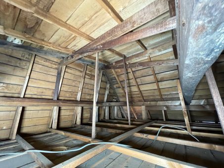 葉山　雨漏り調査　小屋裏雨漏り箇所